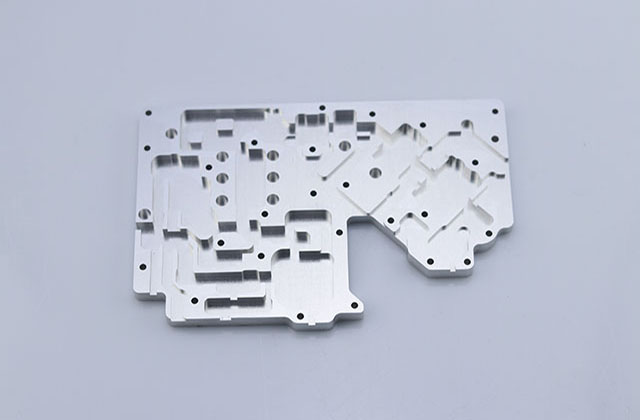 淺談一下CNC加工如何實現(xiàn)嚴格CNC加工通訊零件的公差問題？